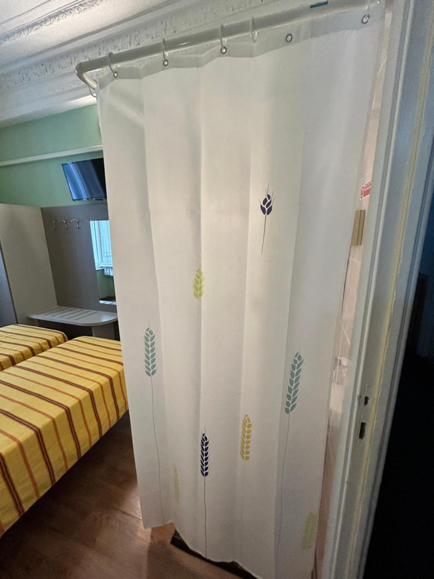 Hotel Barone Генуа Екстериор снимка