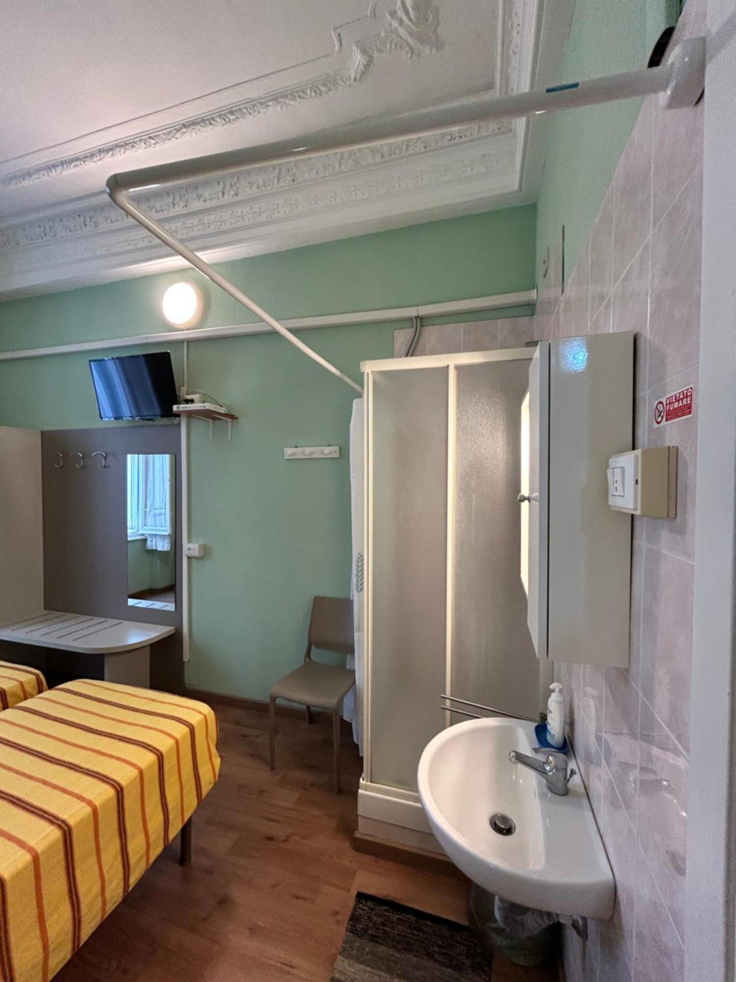 Hotel Barone Генуа Екстериор снимка