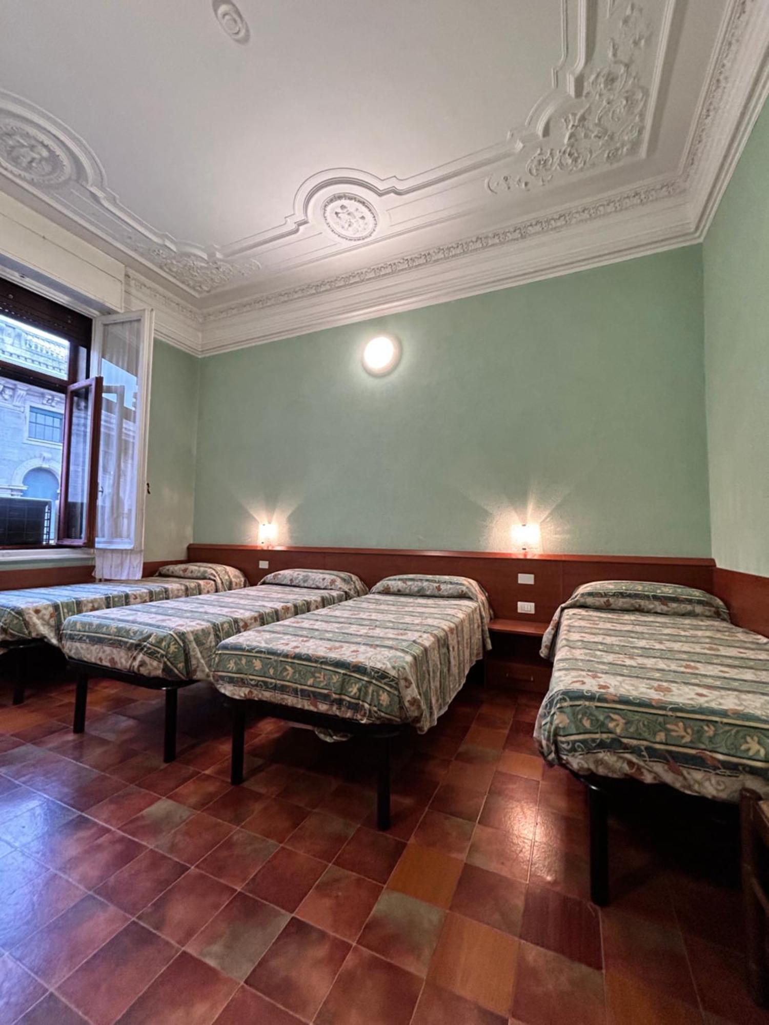 Hotel Barone Генуа Екстериор снимка