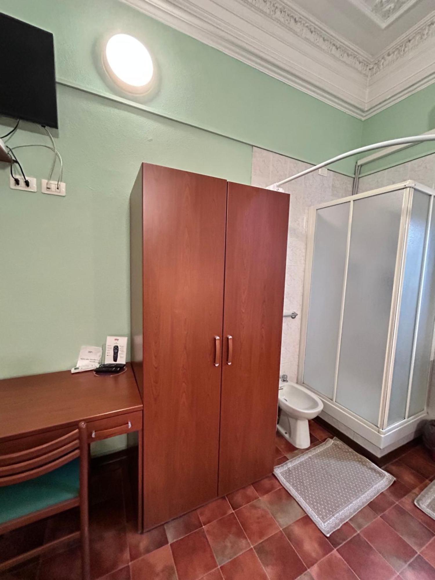 Hotel Barone Генуа Екстериор снимка
