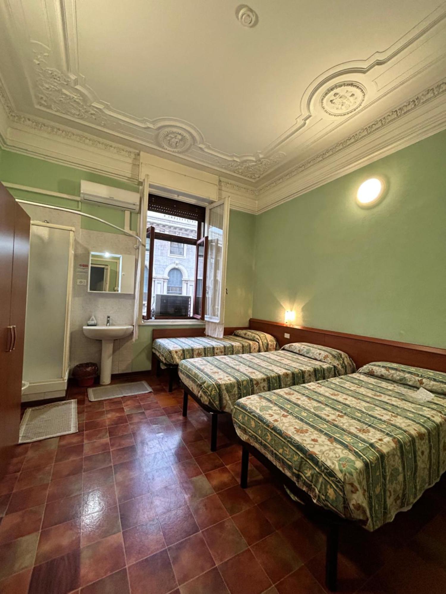 Hotel Barone Генуа Екстериор снимка
