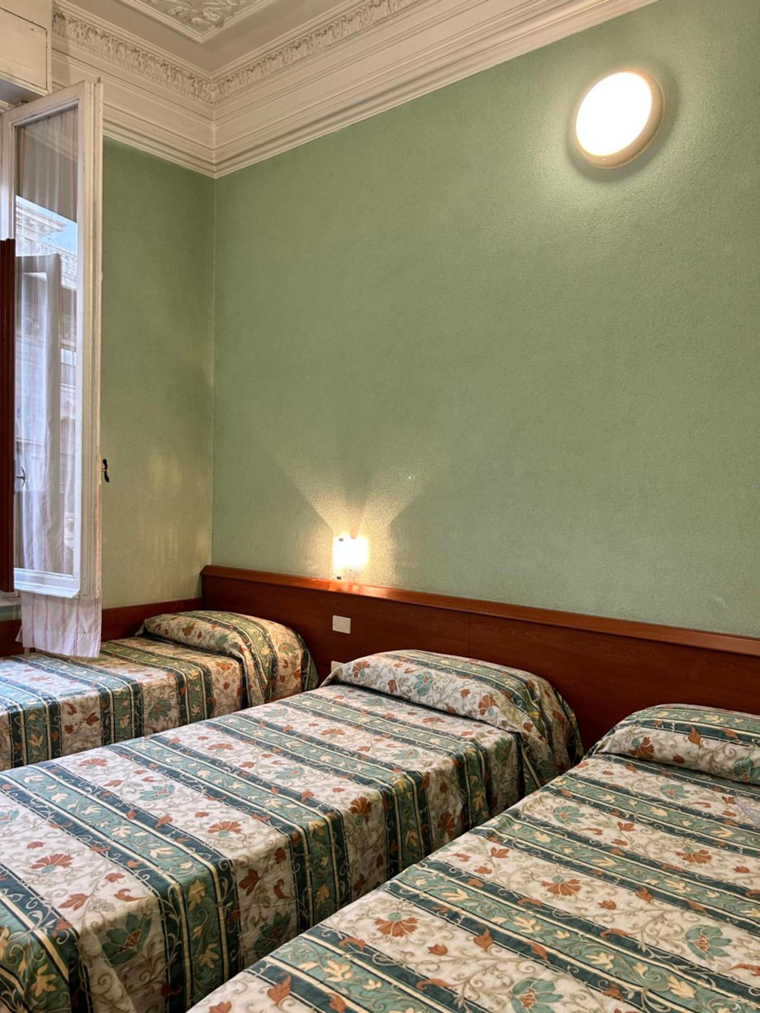 Hotel Barone Генуа Екстериор снимка