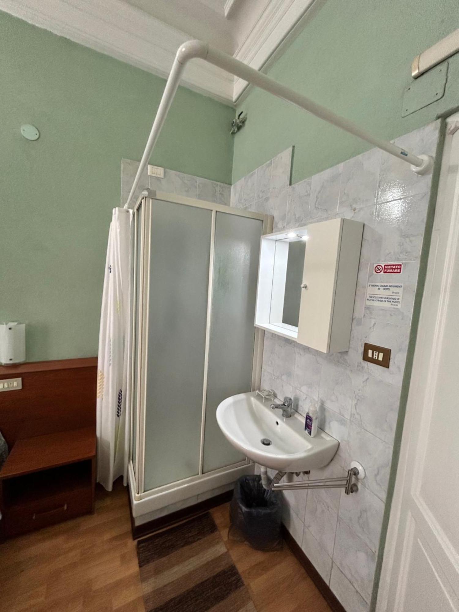 Hotel Barone Генуа Екстериор снимка