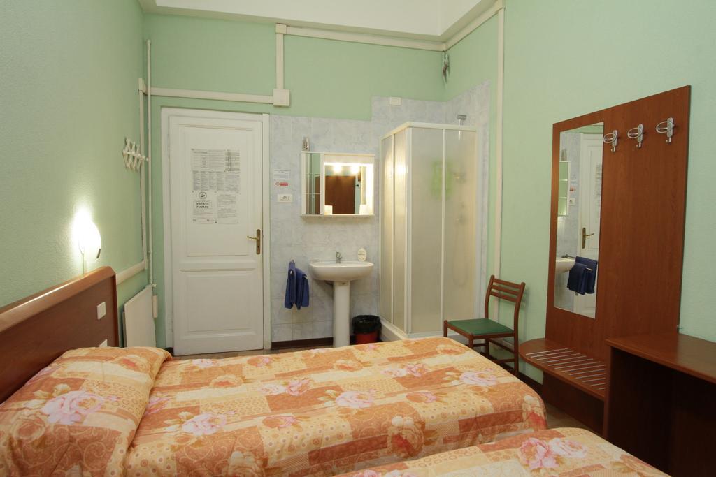 Hotel Barone Генуа Екстериор снимка