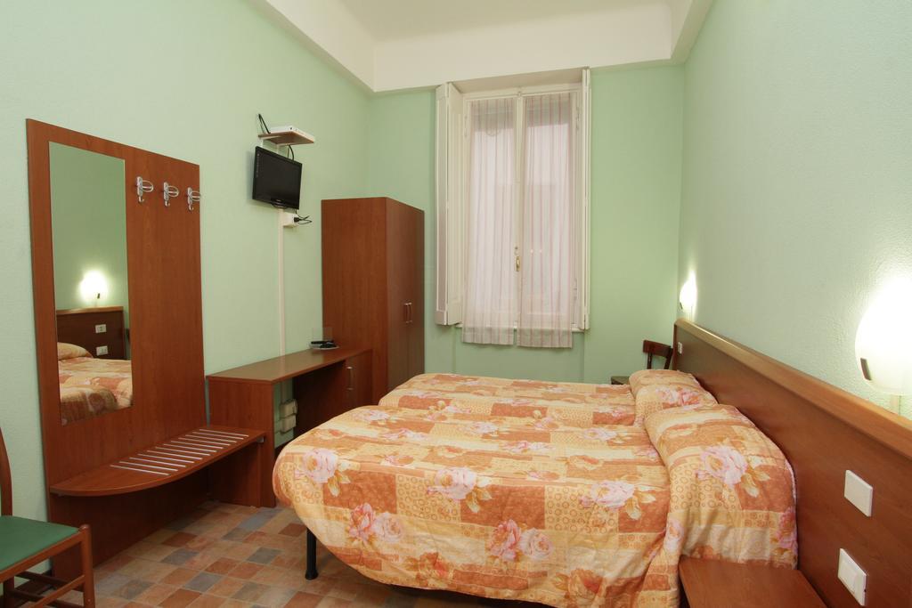 Hotel Barone Генуа Стая снимка
